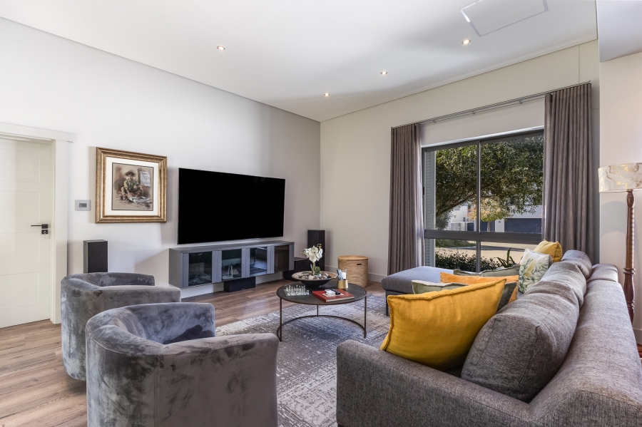 4 Bedroom Property for Sale in Lemoenkloof Western Cape